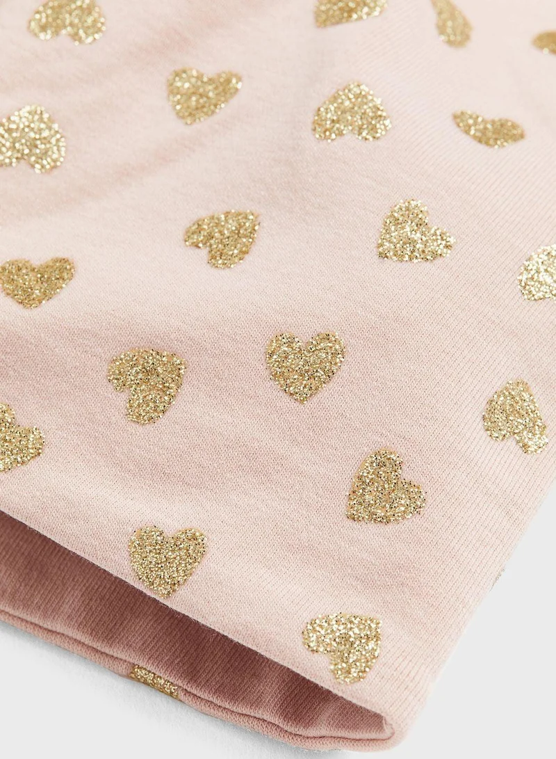 اتش اند ام قبعة للأطفال مزينة بطبعة قلب